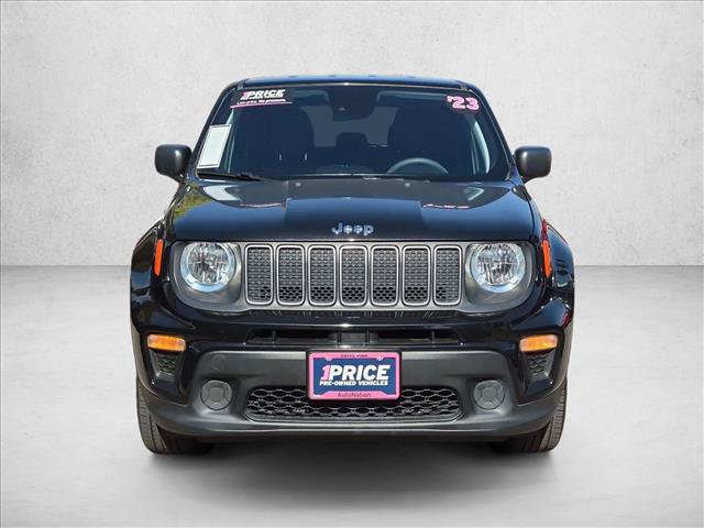 Used 2023 Jeep Renegade Latitude AWD/4WD image 2