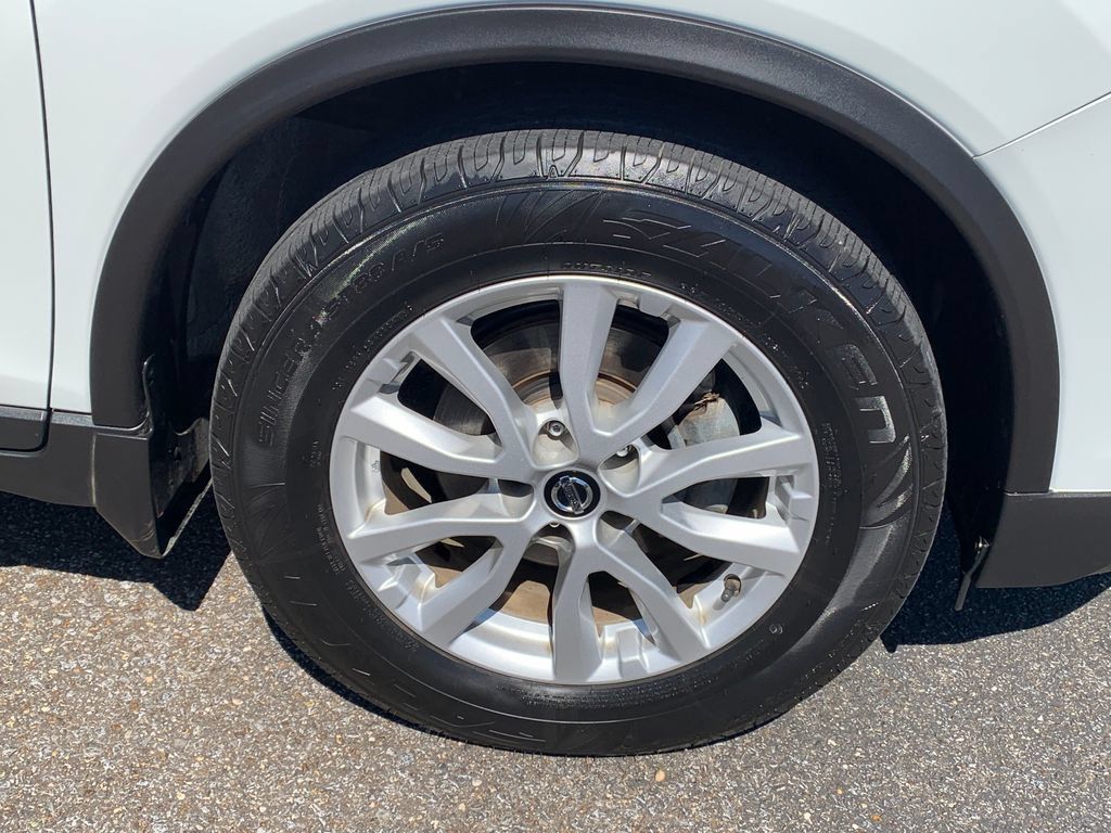 Used 2019 Nissan Rogue S w/ Special Edition Package FWD image 11