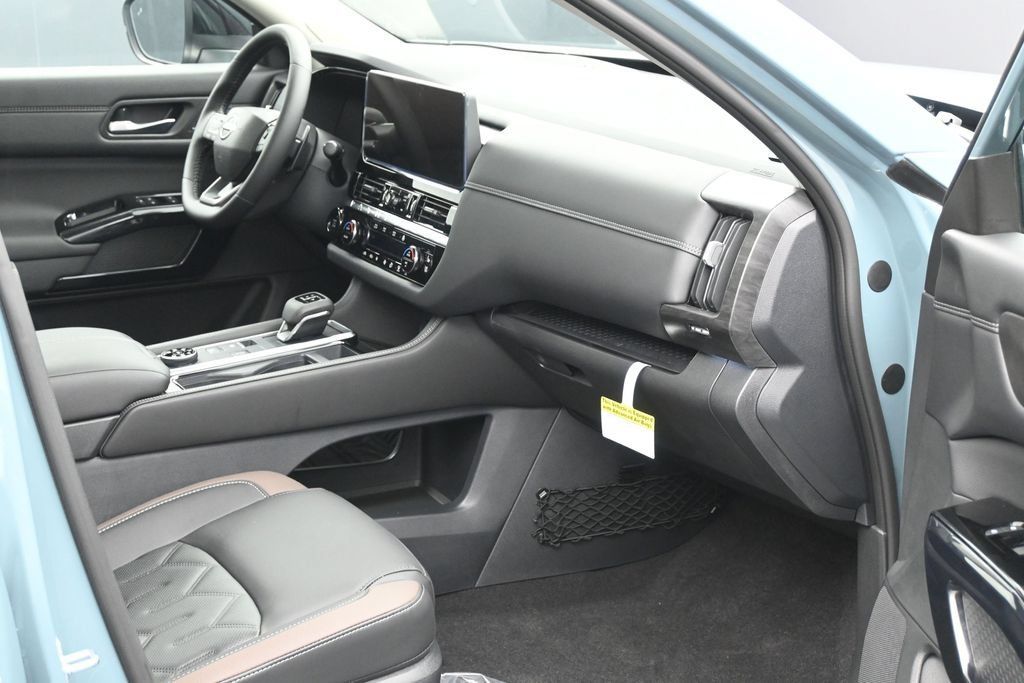 New 2026 Nissan Pathfinder Platinum w/ Accent Package AWD/4WD image 6