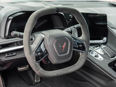 Used 2024 Chevrolet Corvette Stingray Premium Cpe w/ Z51 Performance Package RWD image 17