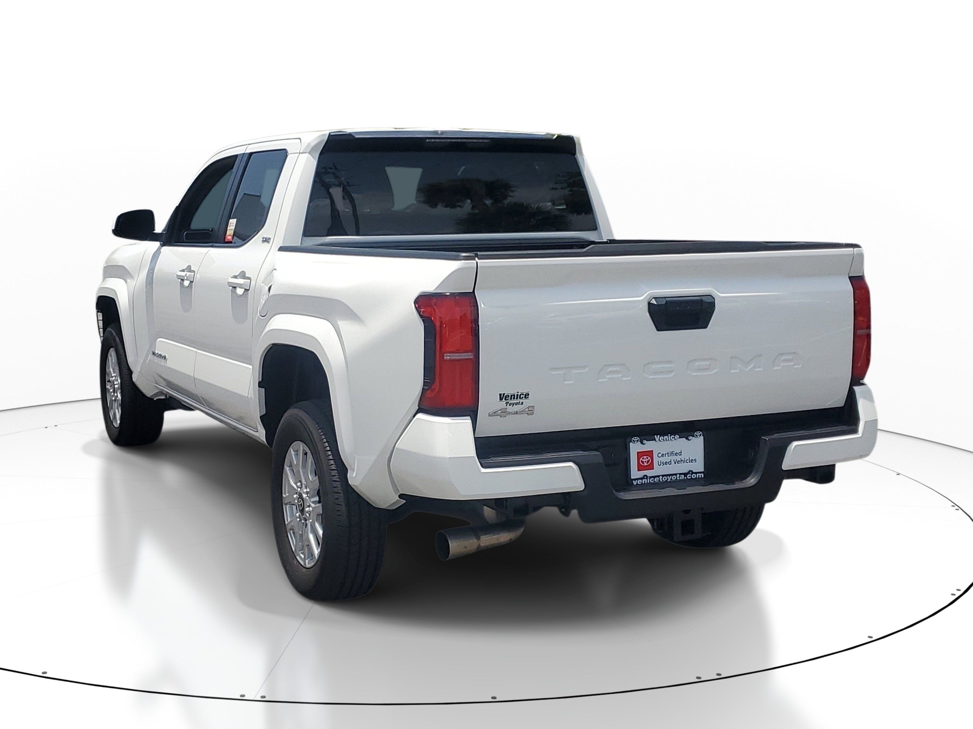 Used 2025 Toyota Tacoma SR5 AWD/4WD image 4