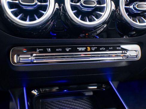 Used 2025 Mercedes-Benz GLA 250 4MATIC w/ Exclusive Package image 27