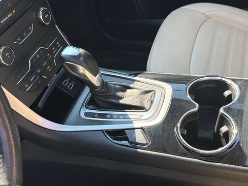 Used 2018 Ford Edge SEL w/ Equipment Group 201A FWD image 24