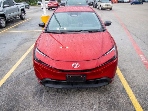 Used 2024 Toyota Prius LE FWD image 5