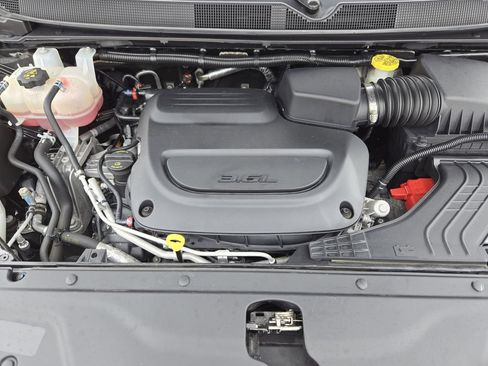 Used 2023 Chrysler Pacifica Touring-L FWD image 26