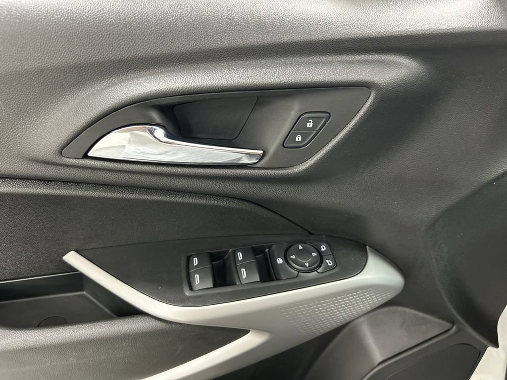 Used 2024 Chevrolet Trax LS w/ LS Convenience Package FWD image 11