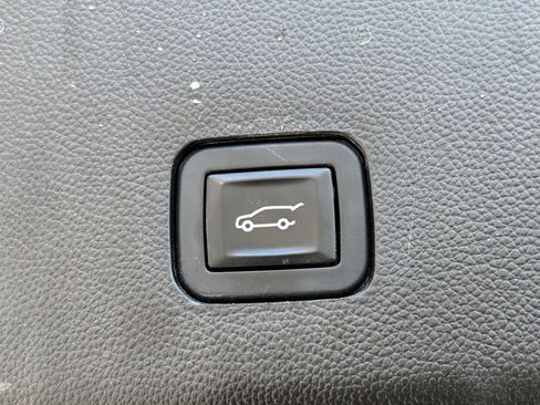 Used 2018 Chevrolet Traverse Premier w/ Redline Edition AWD/4WD image 6