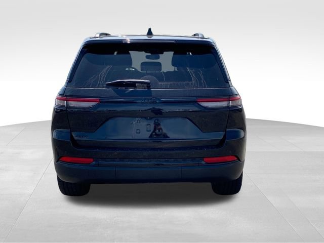 Used 2023 Jeep Grand Cherokee Altitude AWD/4WD image 4