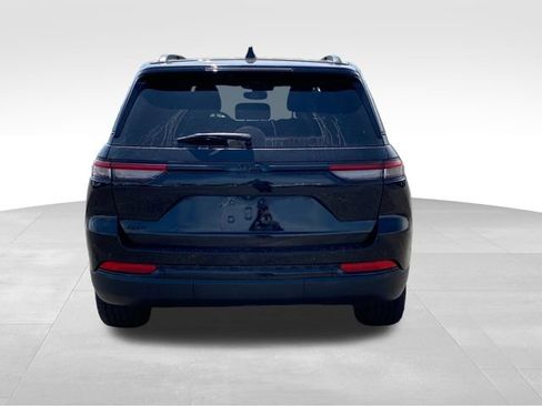 Used 2023 Jeep Grand Cherokee Altitude AWD/4WD image 4