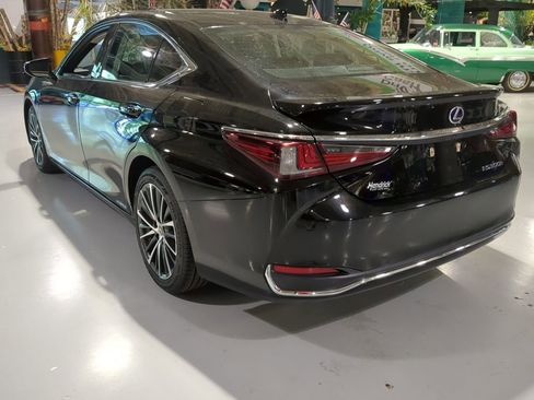 Used 2022 Lexus ES 300h w/ Premium Package FWD image 10
