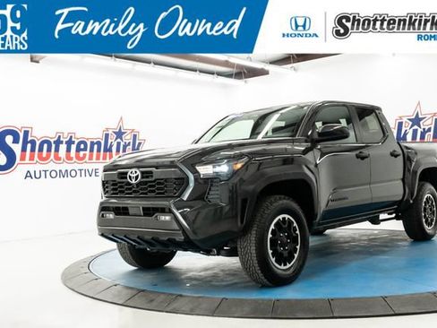 Used 2025 Toyota Tacoma TRD Off-Road AWD/4WD image 1