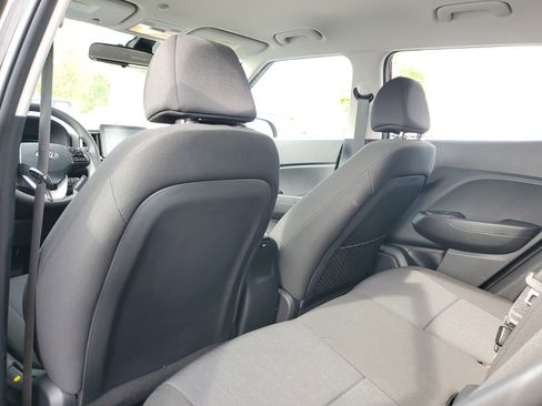 Used 2025 Hyundai Venue SE FWD image 11