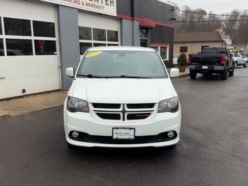 Used 2019 Dodge Grand Caravan GT image 3