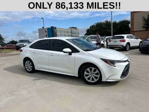 Used 2021 Toyota Corolla LE FWD image 2