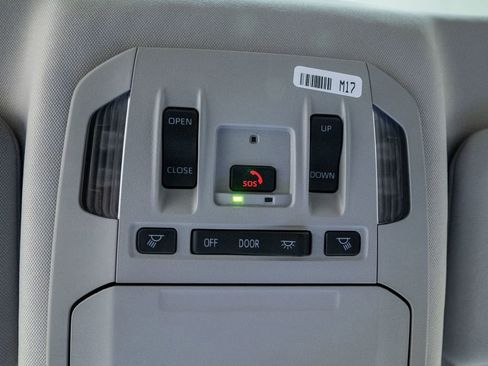 Certified 2025 Toyota Highlander XLE image 24