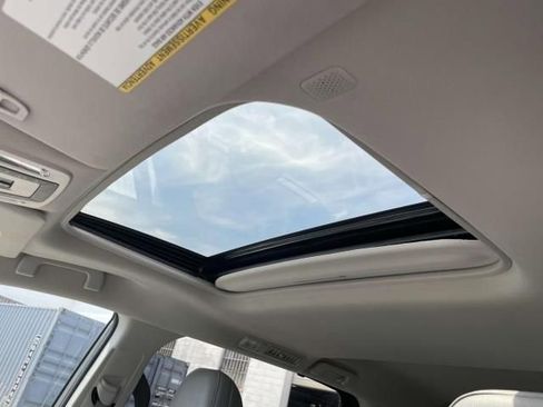 Used 2022 Toyota Sienna XLE image 19