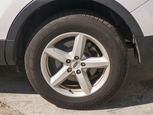 Used 2019 Ford Explorer XLT w/ Equipment Group 201A image 6