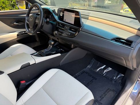 Used 2023 Lexus ES 350 w/ Premium Package image 32
