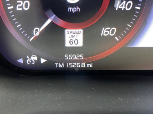 Used 2019 Volvo XC40 T4 Inscription image 9