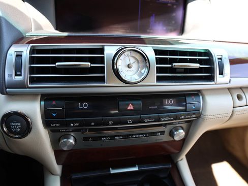 Used 2013 Lexus LS 460 AWD w/ Comfort Pkg image 26