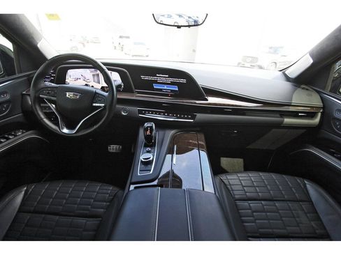 Certified 2024 Cadillac Escalade Sport Platinum w/ LPO, ONYX Package AWD/4WD image 9