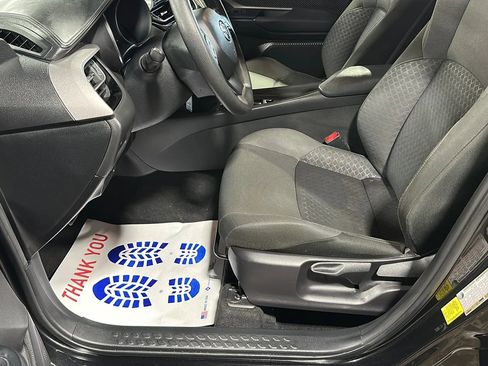 Used 2021 Toyota C-HR LE image 9