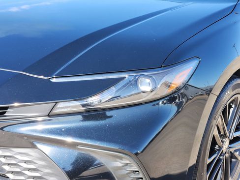 Used 2025 Toyota Camry SE image 11