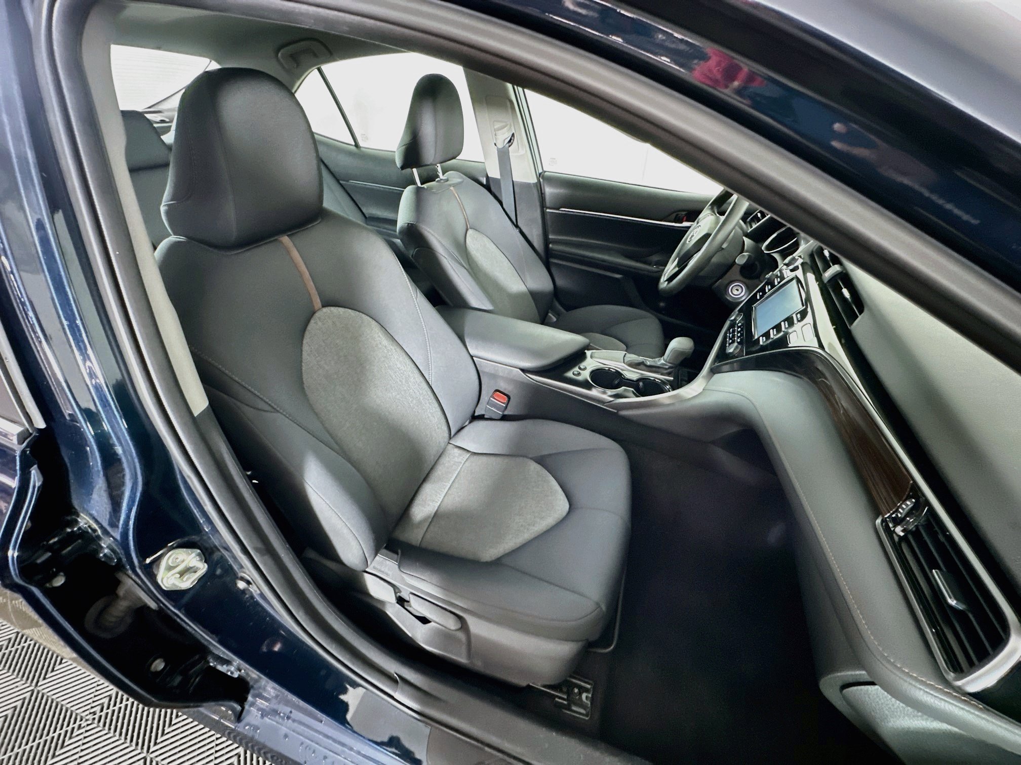 Used 2019 Toyota Camry LE FWD image 29