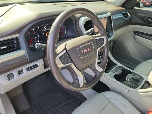 Used 2022 GMC Acadia SLT w/ Technology Package FWD image 16