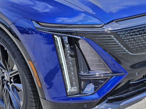 New 2025 Cadillac Lyriq Sport image 9