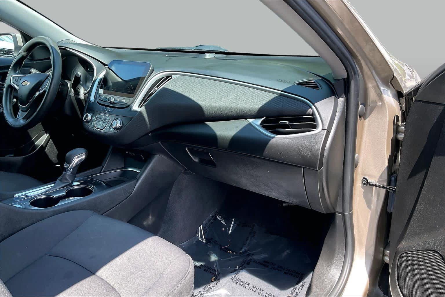 Used 2022 Chevrolet Malibu LT FWD image 16