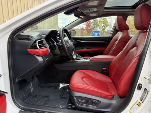 Used 2018 Toyota Camry XSE image 9