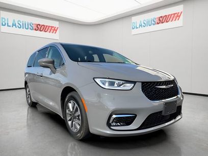 Used 2022 Chrysler Pacifica Touring-L