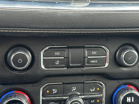 Certified 2023 Chevrolet Suburban Premier image 31