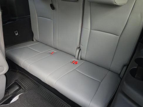 Used 2020 Toyota Highlander Platinum image 12