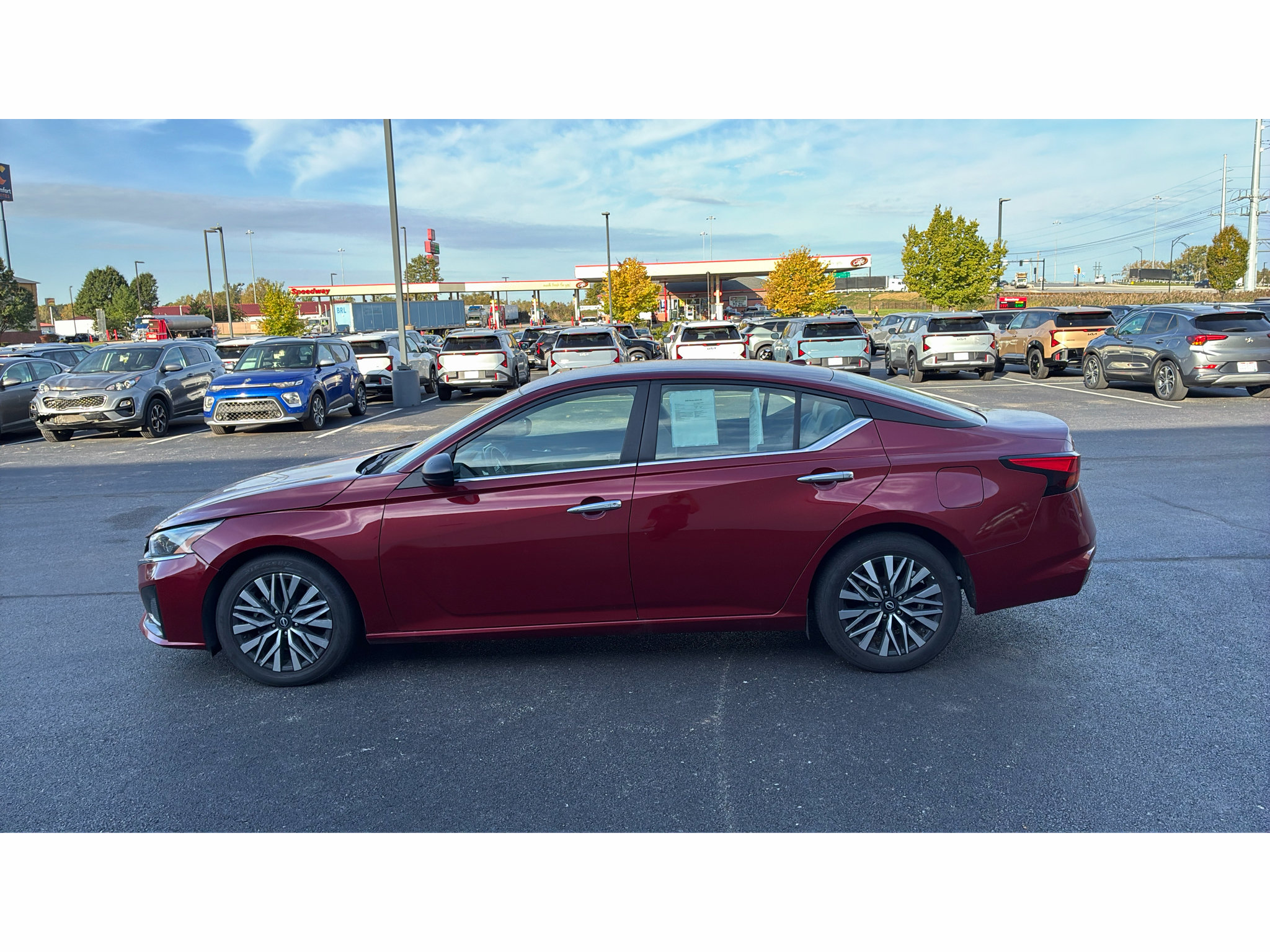 Used 2025 Nissan Altima 2.5 SV FWD image 4