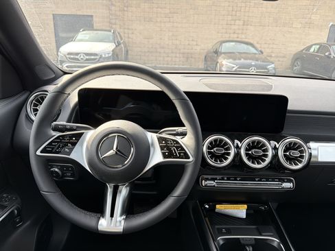 Used 2026 Mercedes-Benz GLB 250 4MATIC image 12