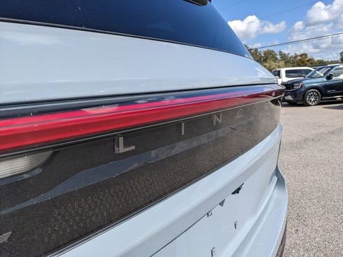 Used 2025 Lincoln Navigator Reserve image 12