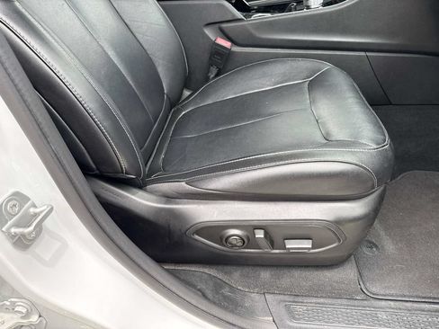 Used 2022 Jeep Grand Cherokee Limited RWD image 12
