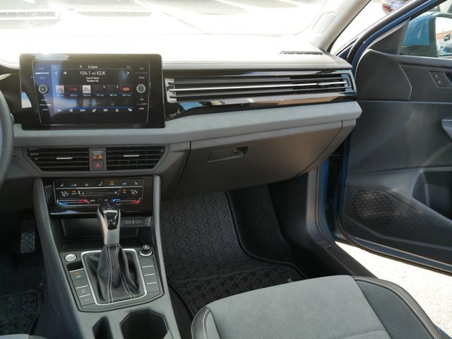 Certified 2025 Volkswagen Jetta SE FWD image 23