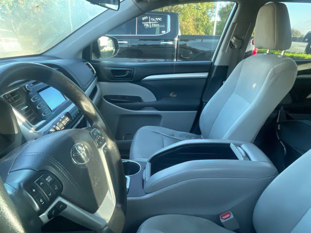 Used 2018 Toyota Highlander LE FWD image 11