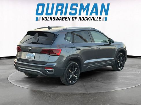 Used 2024 Volkswagen Taos SE w/ Panoramic Sunroof Package image 6