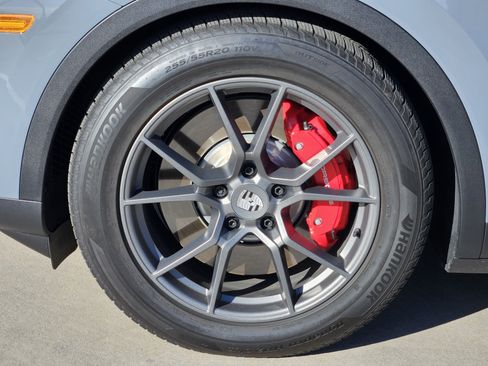 Certified 2025 Porsche Cayenne S image 14