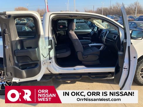 Used 2021 Nissan Titan SV w/ SV Convenience Package image 17