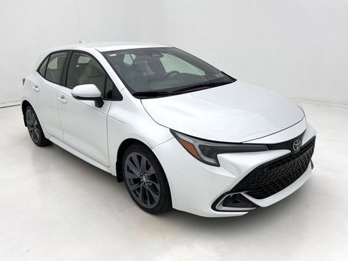 Used 2023 Toyota Corolla XSE FWD image 2