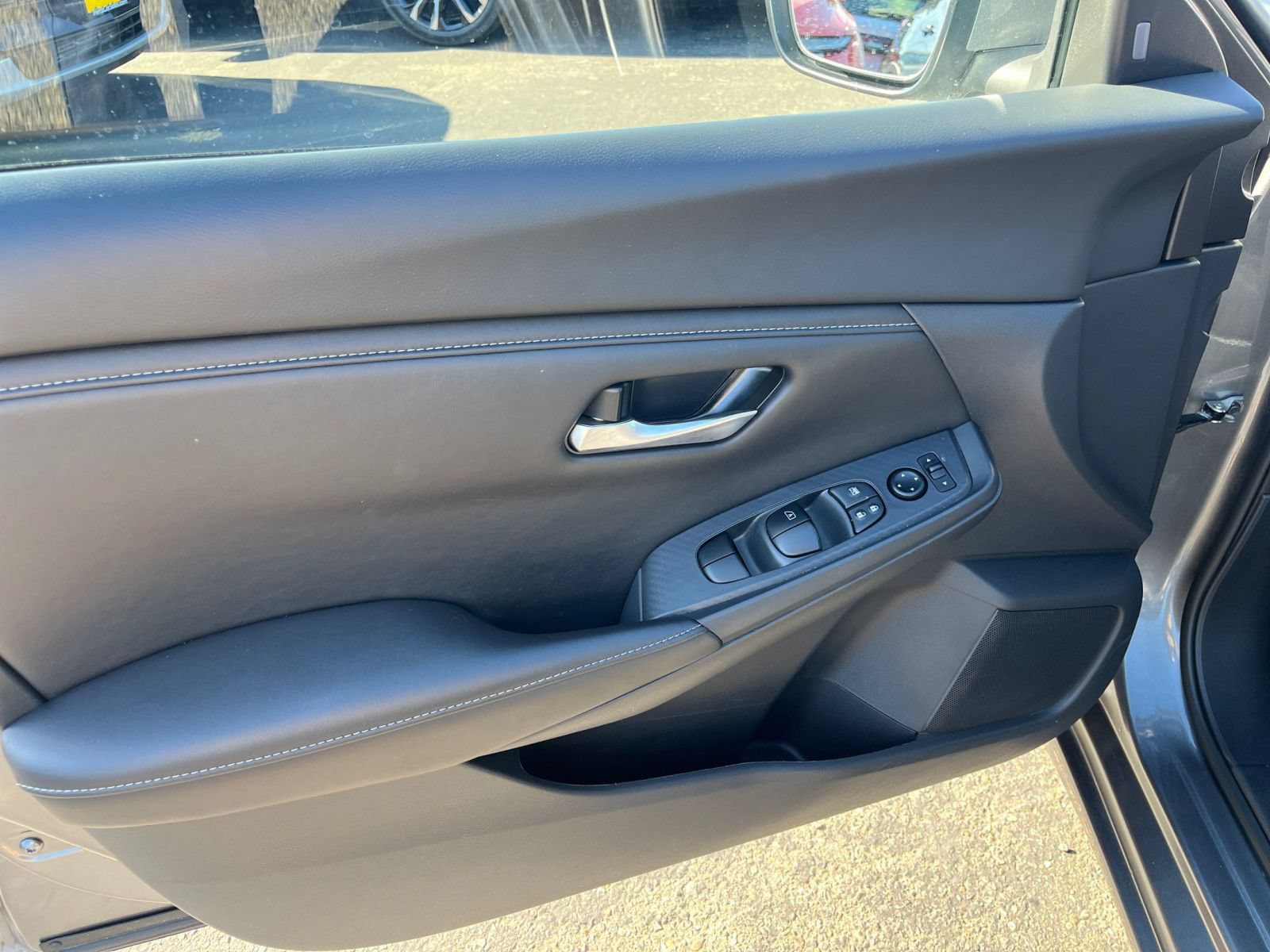Used 2025 Nissan Sentra SV FWD image 18
