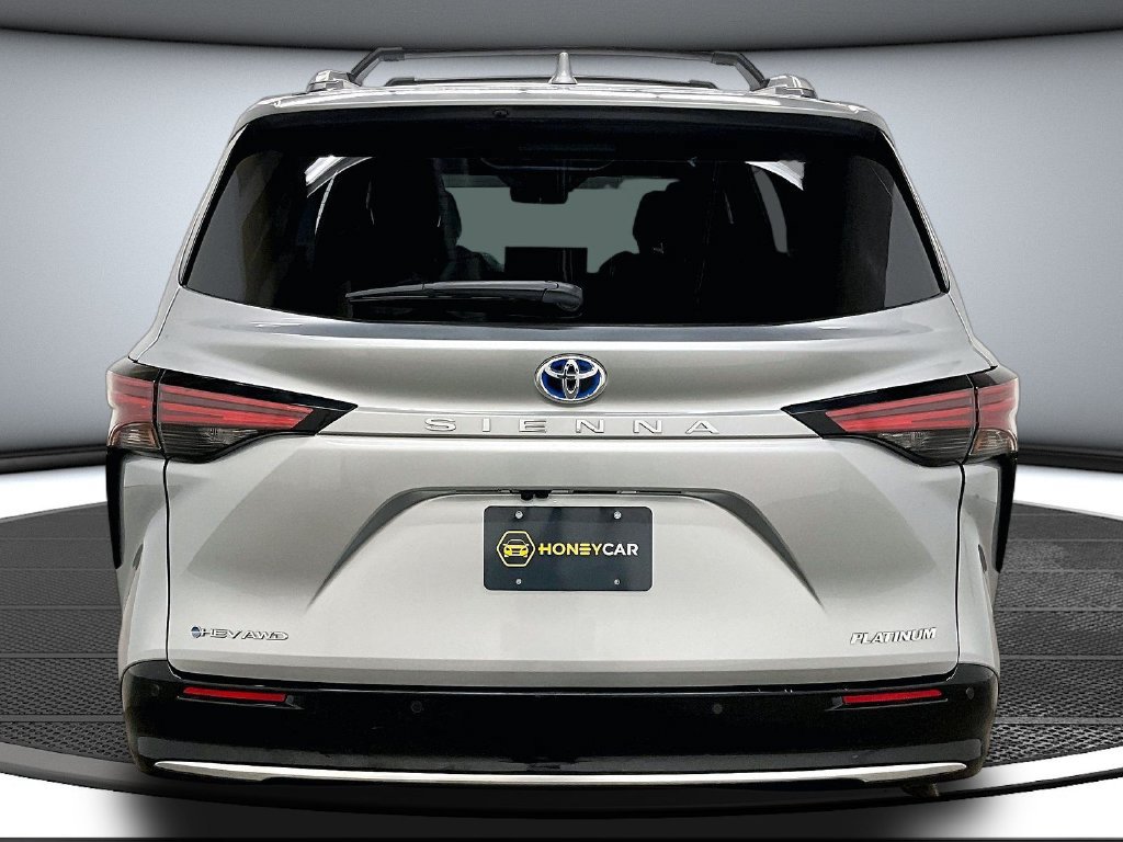 Used 2025 Toyota Sienna Platinum AWD/4WD image 5