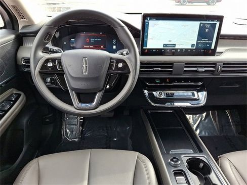 Used 2023 Lincoln Corsair AWD image 11