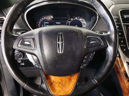 Used 2018 Lincoln MKX Reserve w/ Luxury Package AWD/4WD image 3