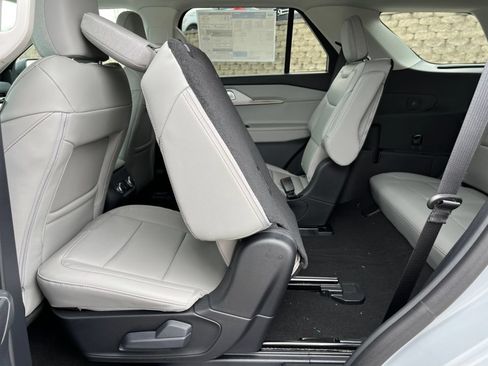 Used 2026 Ford Explorer Active w/ Active Comfort Package AWD/4WD image 5